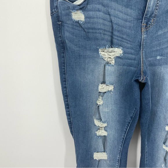 Torrid Bombshell Skinny Premium Stretch High-Rise Destructed Jean in Tides Wash - Picture 4 of 12